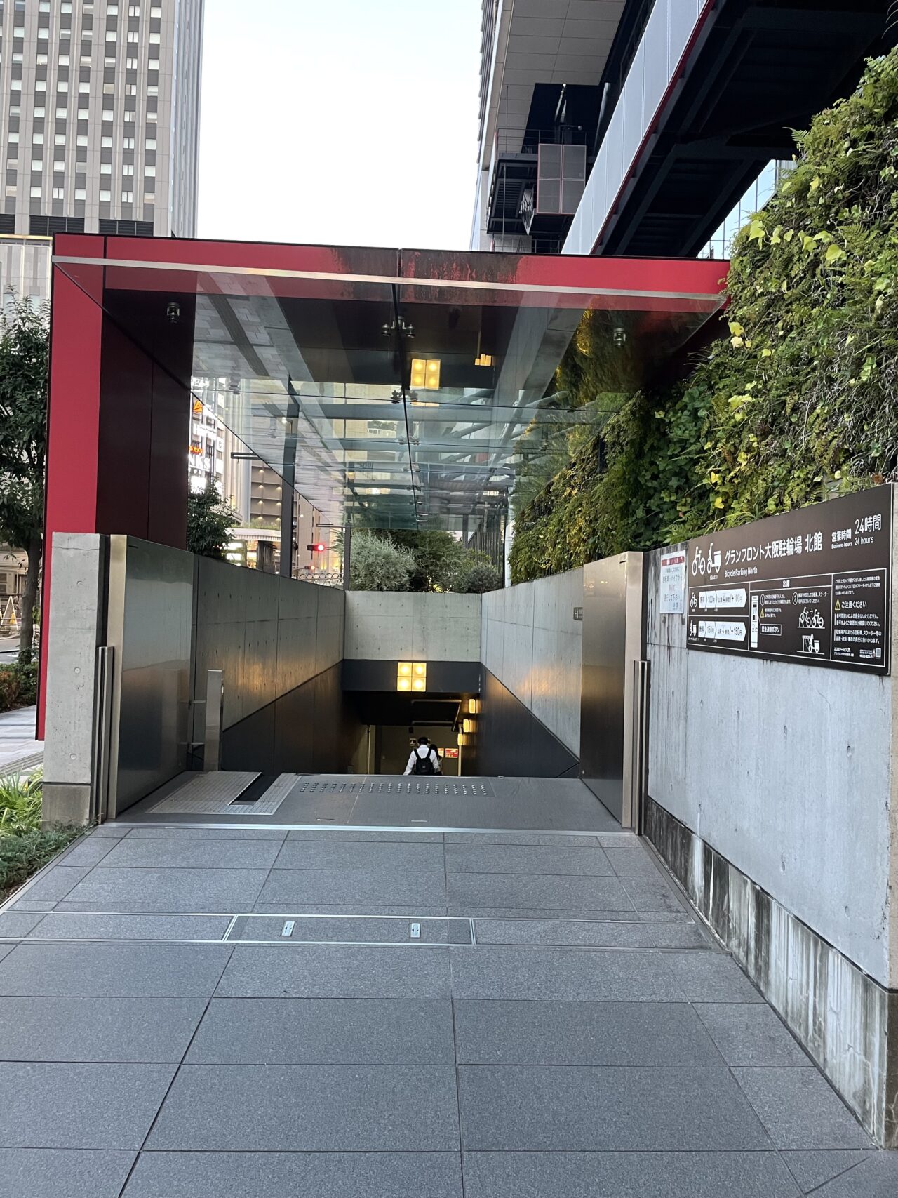 グランフロント北館の入口2