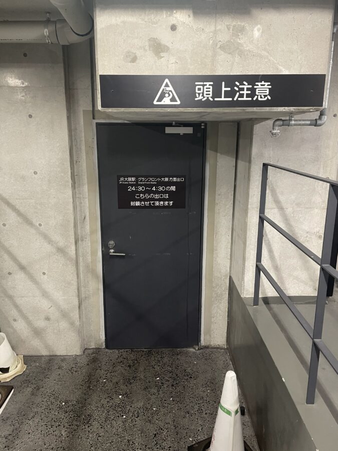 うめきた駐輪場B2連絡扉