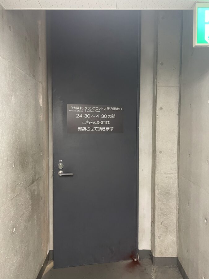 うめきた駐輪場B2連絡扉