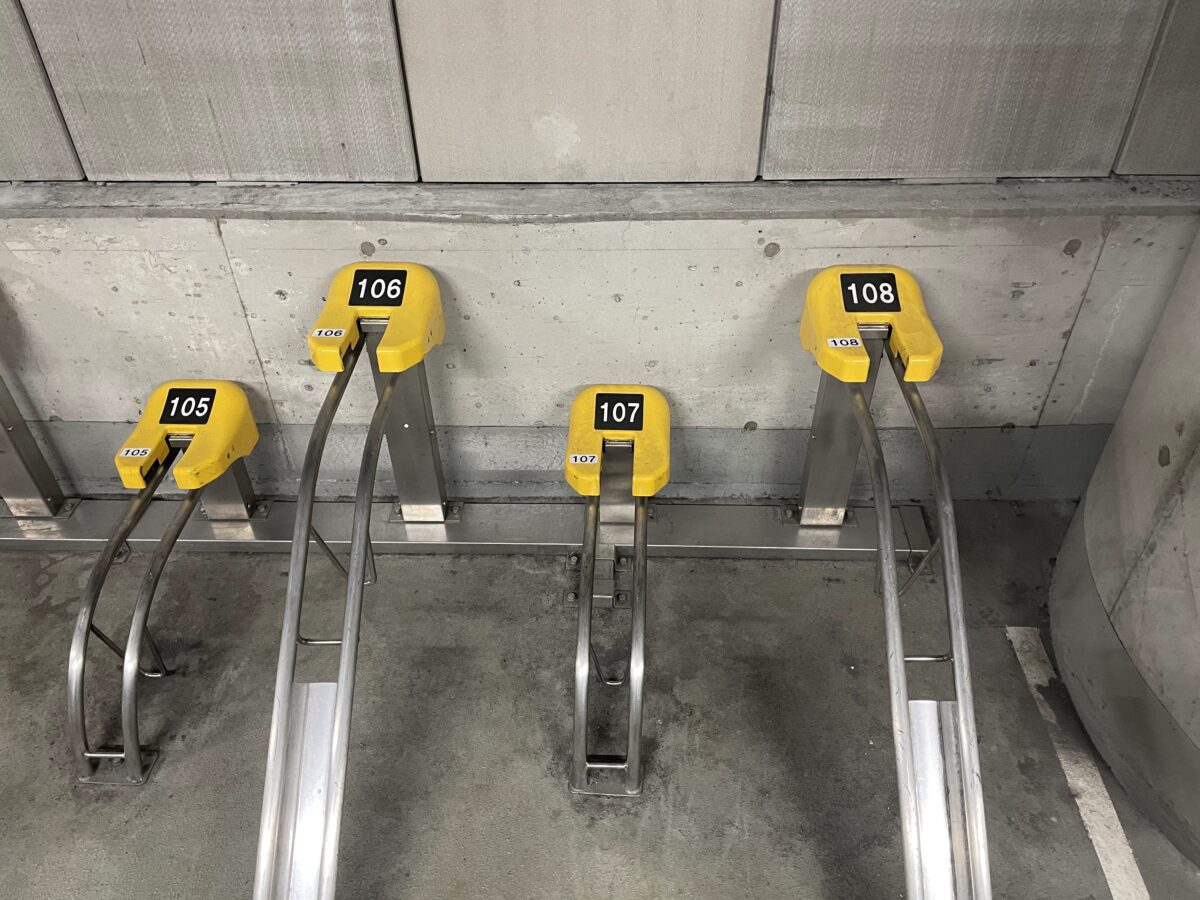 ヤンマー地下駐輪場のラック幅