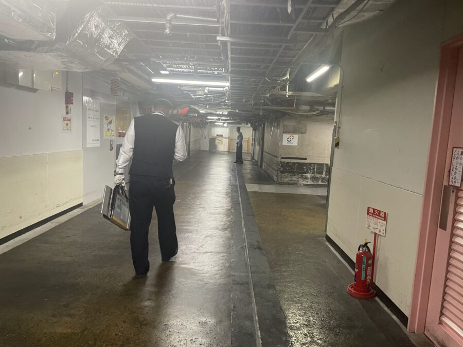 新大阪駅の裏口通路