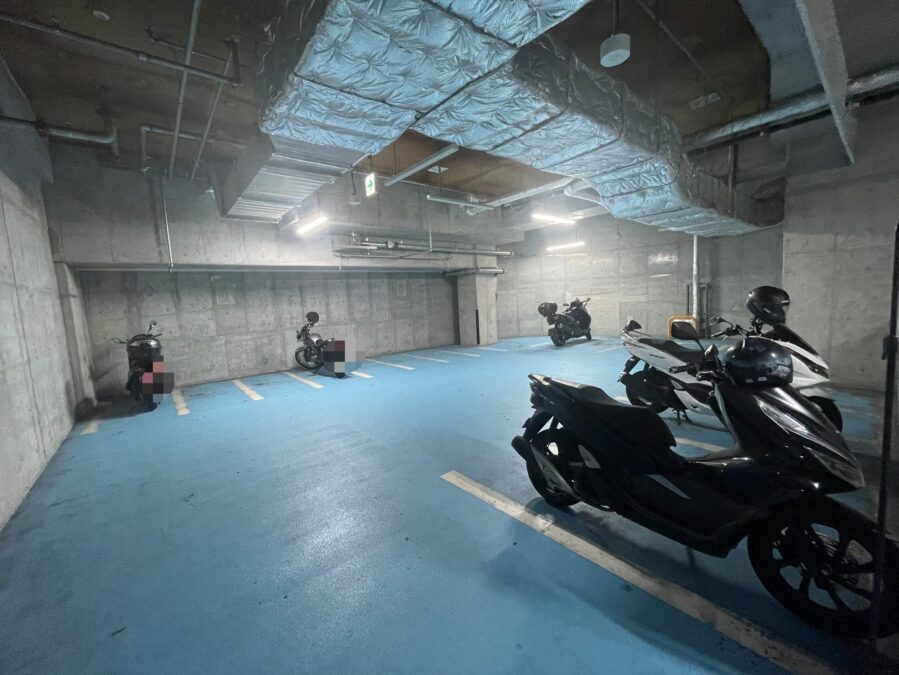 ヨドバシ梅田 バイク駐輪場②の内部