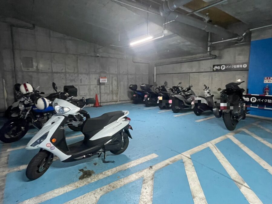 ヨドバシ梅田 バイク駐輪場①